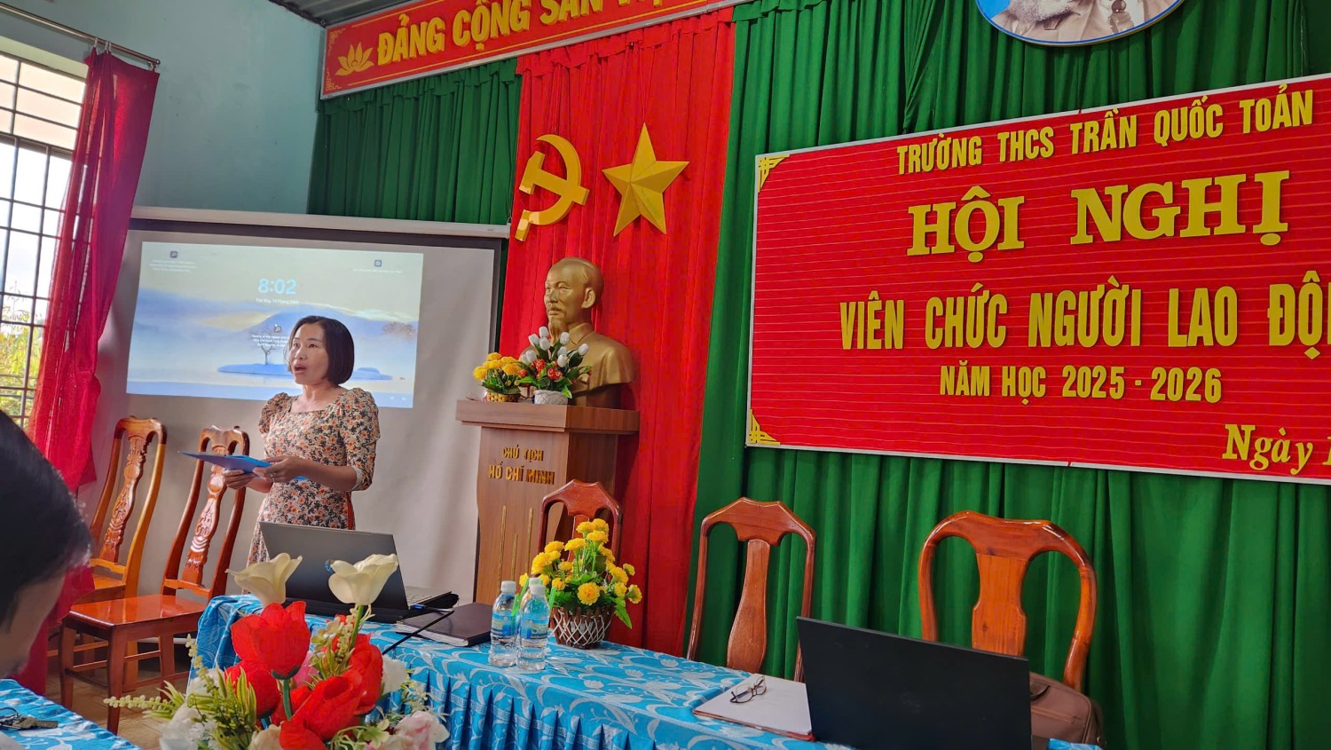 Cán bộ GV-NV nhà trường hội nghị viên chức người lao động